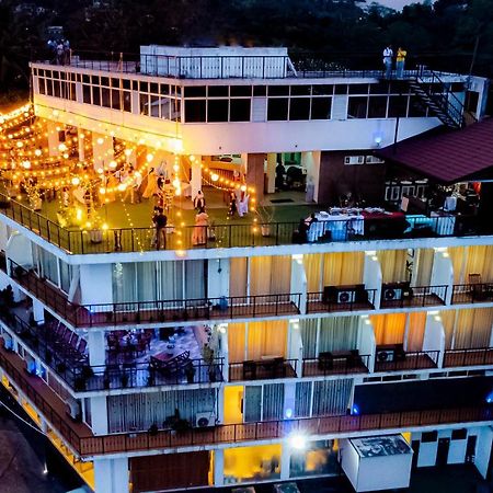 فندق Sky View Grand كاندي المظهر الخارجي الصورة